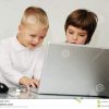 Les Enfants Ont L'amusement Jouer Des Jeux Sur L'ordinateur tout Jeux Ordinateur Enfant