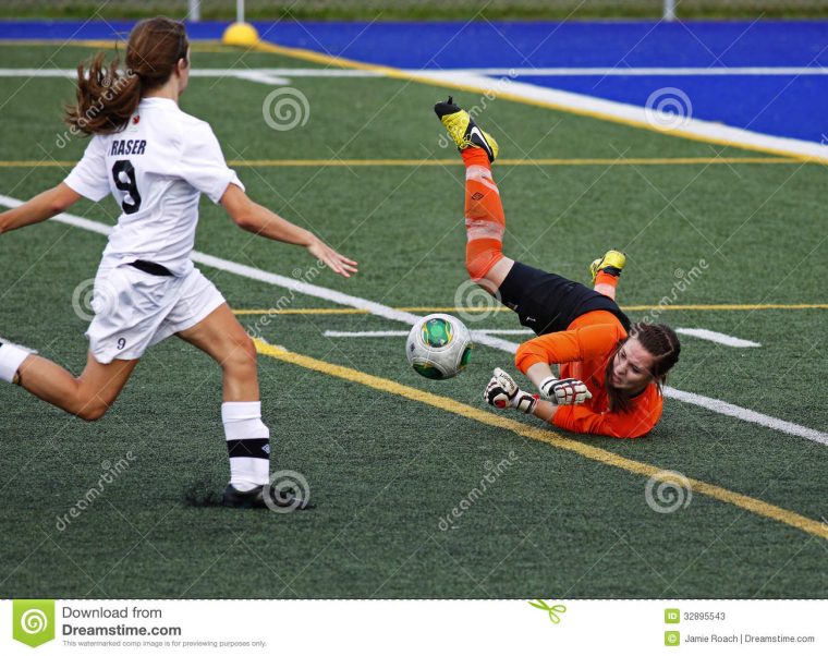 Les Femmes Du Football De Jeux De Canada Sauvent Le Gardien intérieur Jeux De Gardien