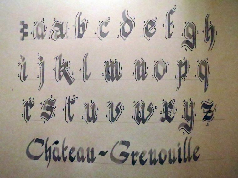 Lilyvale: Calligraphie Médiévale – Modèle D'écriture pour Modèle D Alphabet