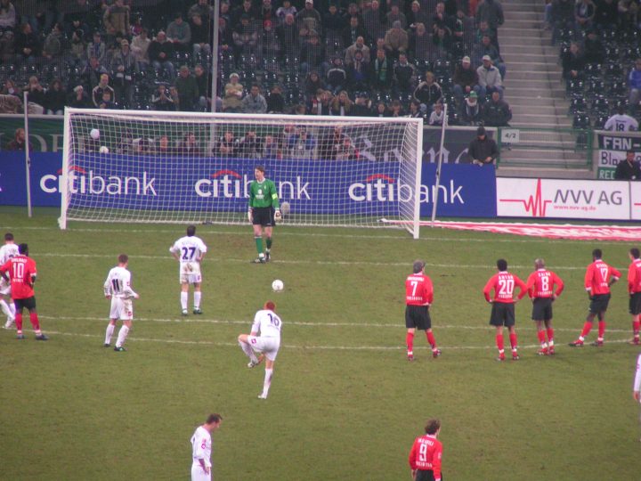 Loi 14 Du Football — Wikipédia tout Jeux De Foot Gardien De But