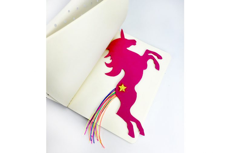 Marque-Page Licorne – Activités Enfantines – 10 Doigts destiné Marque Page Gratuit À Imprimer