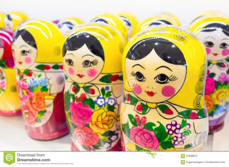 Matryoshka Également Connu Sous Le Nom De Poupées Russes D pour Nom Poupée Russe