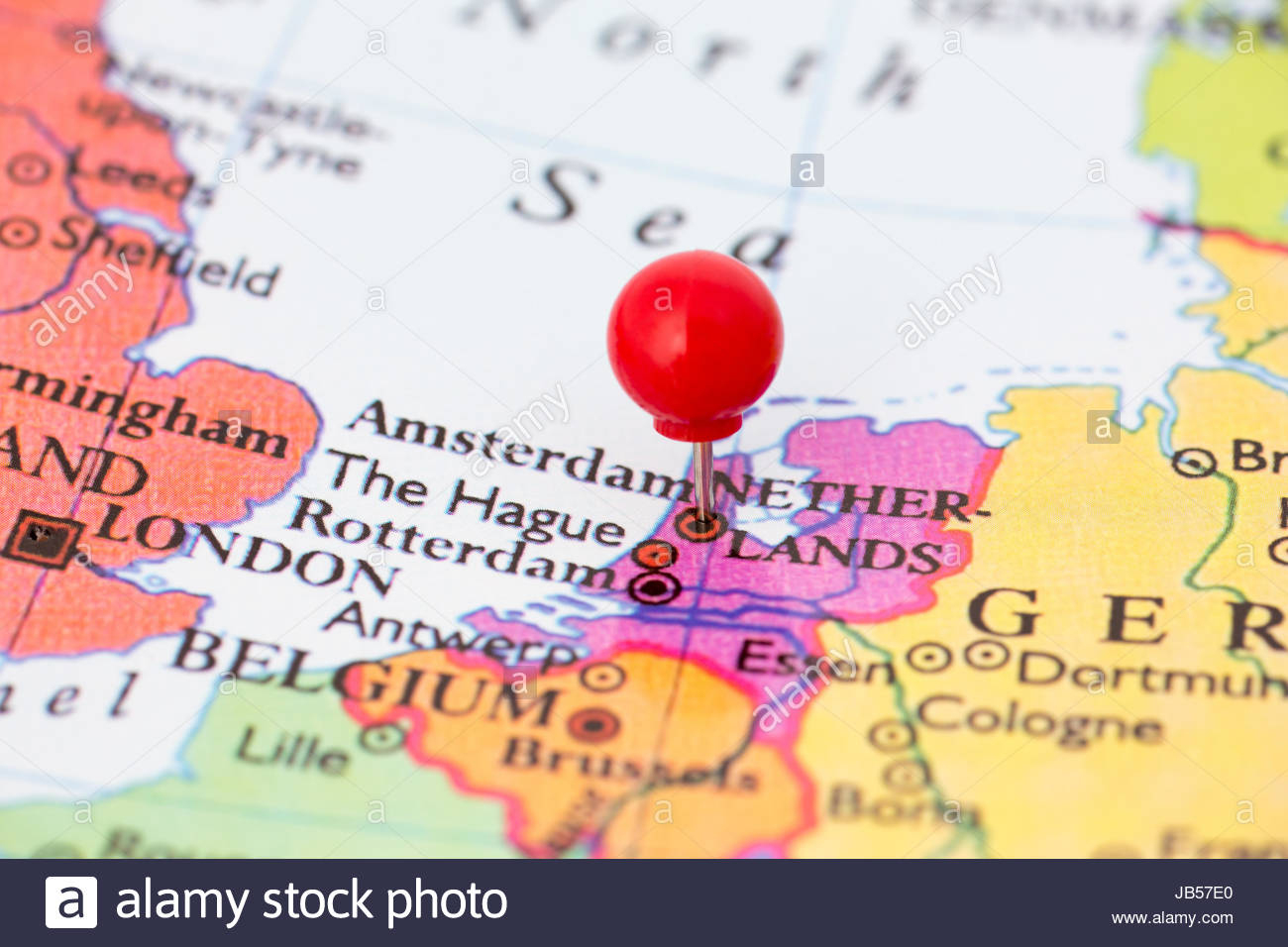 Molette Rouge Ronde Tack Pincé Par Ville D'amsterdam Aux encequiconcerne Carte Europe Pays Capitales