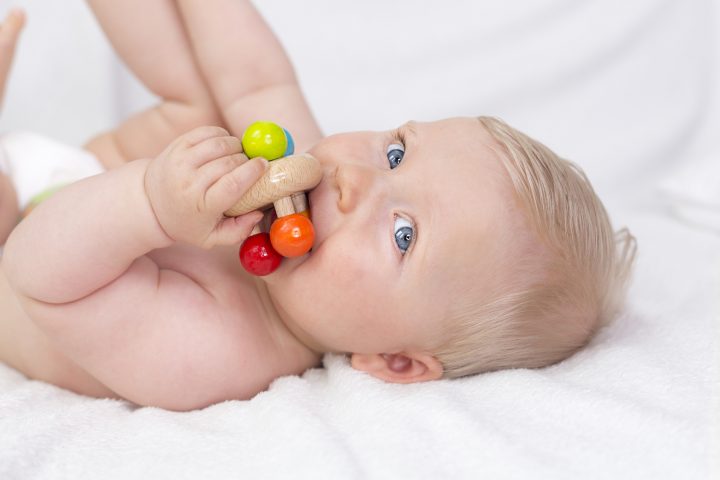 Montessori : Premiers Jouets Et Jeux Pour Enfants | Parents.fr avec Jeux Pour Bébé En Ligne