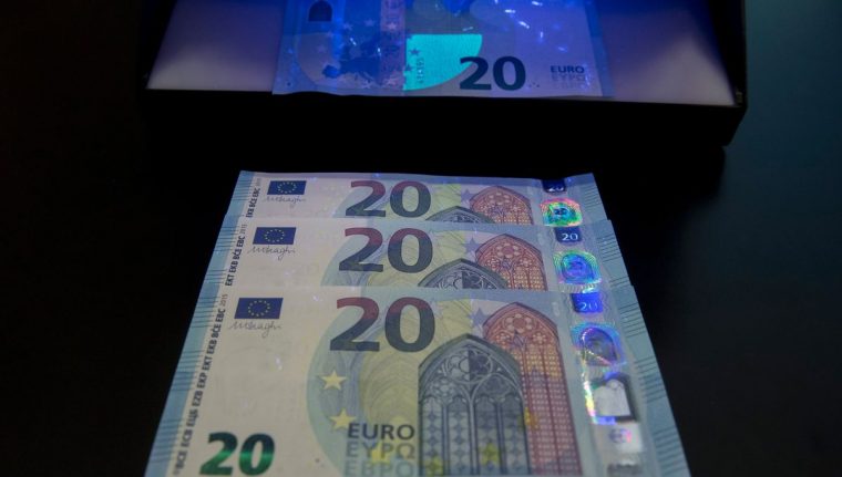 Paris : Le Roi De La Fausse Monnaie Condamné À 8 Ans De Prison tout Fausses Pieces Euros