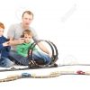 Père Et Enfants Qui Jouent Les Enfants De Course Jouet Jeu Voiture  Électrique Fente Sur Blanc destiné Jeux Course Enfant