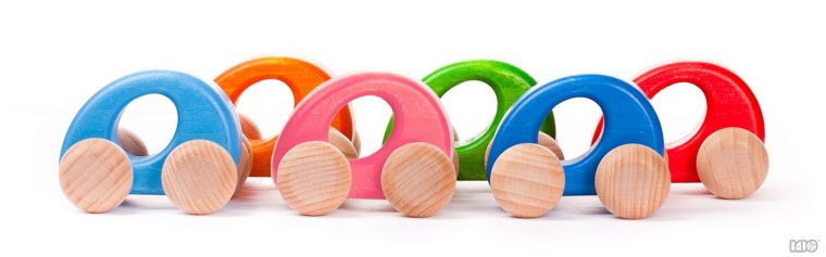 Petite Voiture En Bois Rose – Bajo pour Jeux De Petite Voiture