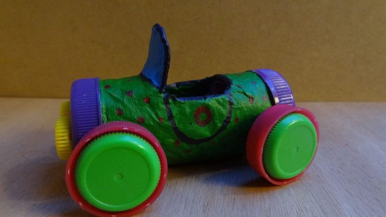 Petite Voiture En Carton Et Papier Mâché Pour Les Mini avec Jeux De Petite Voiture