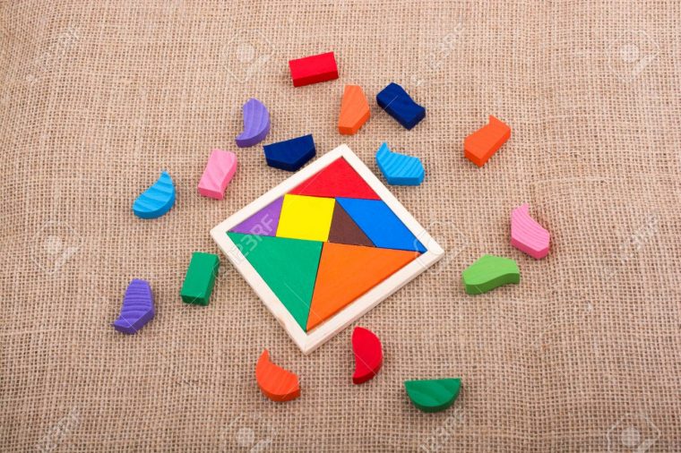 Pièces Colorées D'un Puzzle Tangram Carré concernant Tangram Carré