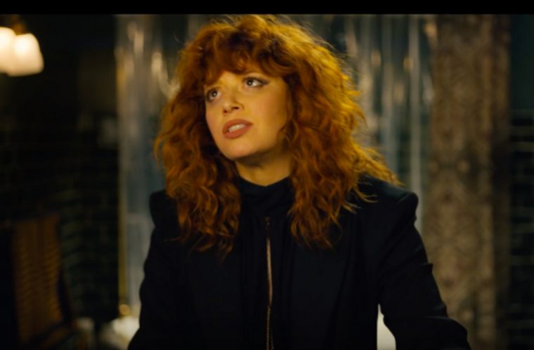 Poupée Russe (Netflix) : Qui Est Natasha Lyonne ? dedans Nom Poupée Russe