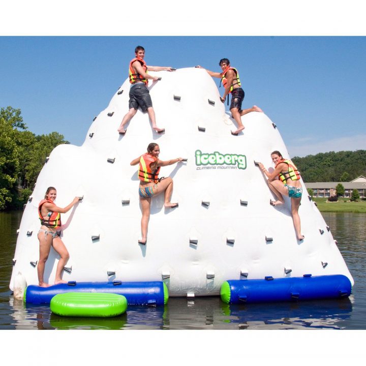 Rave Sports Iceberg 14 Ft. Climbing/sliding Mountain | Jeux intérieur Jeux De Saut Dans L Eau