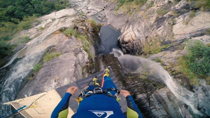 Record Du Monde Du Plongeon De Haut Vol Avec Un Saut De 59 avec Jeux De Saut Dans L Eau