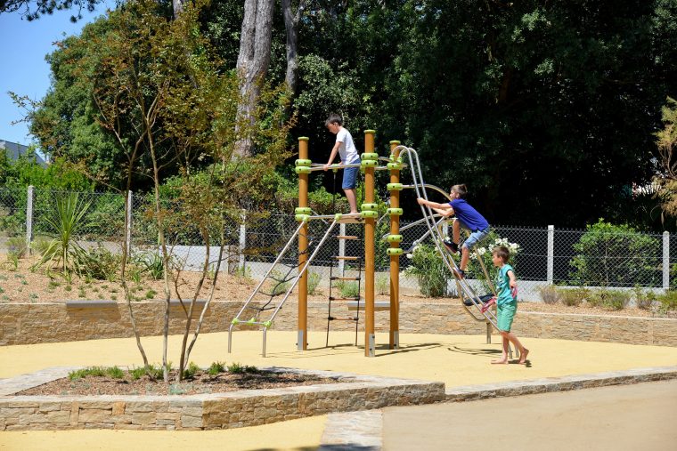 Saint-Marc-Sur-Mer. Une Placette Et Des Jeux Pour Enfants avec Jeux Pour Enfan