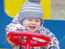 Sourire Bébé Âgé De 1 Année Voiture Sur Aire De Jeux destiné Jeux Voiture Bebe