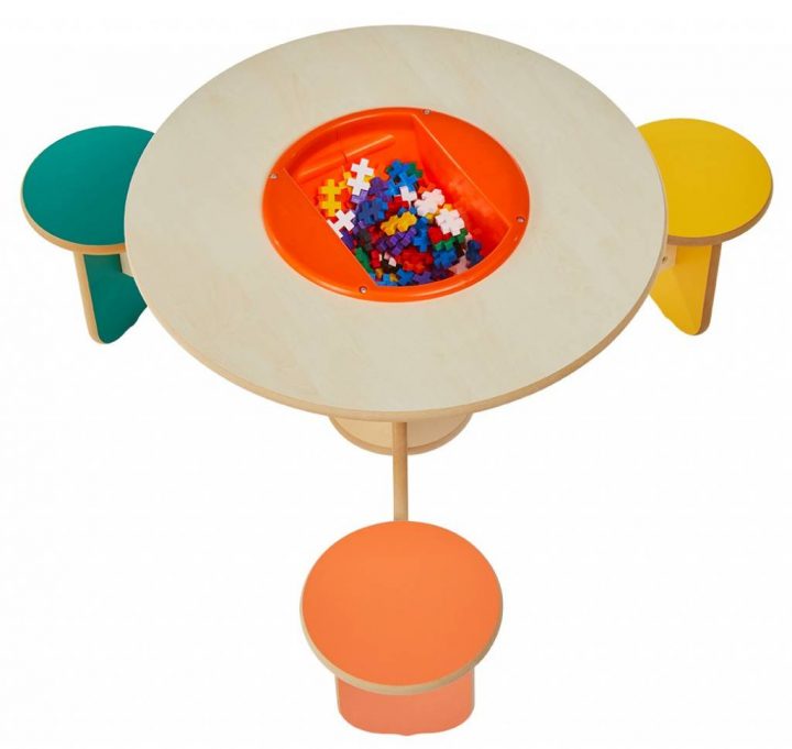 Table De Jeu Ludique Avec 3 Chaises Et Bac Pour Ranger Les Briques concernant Jeux Ludique Pour Enfant