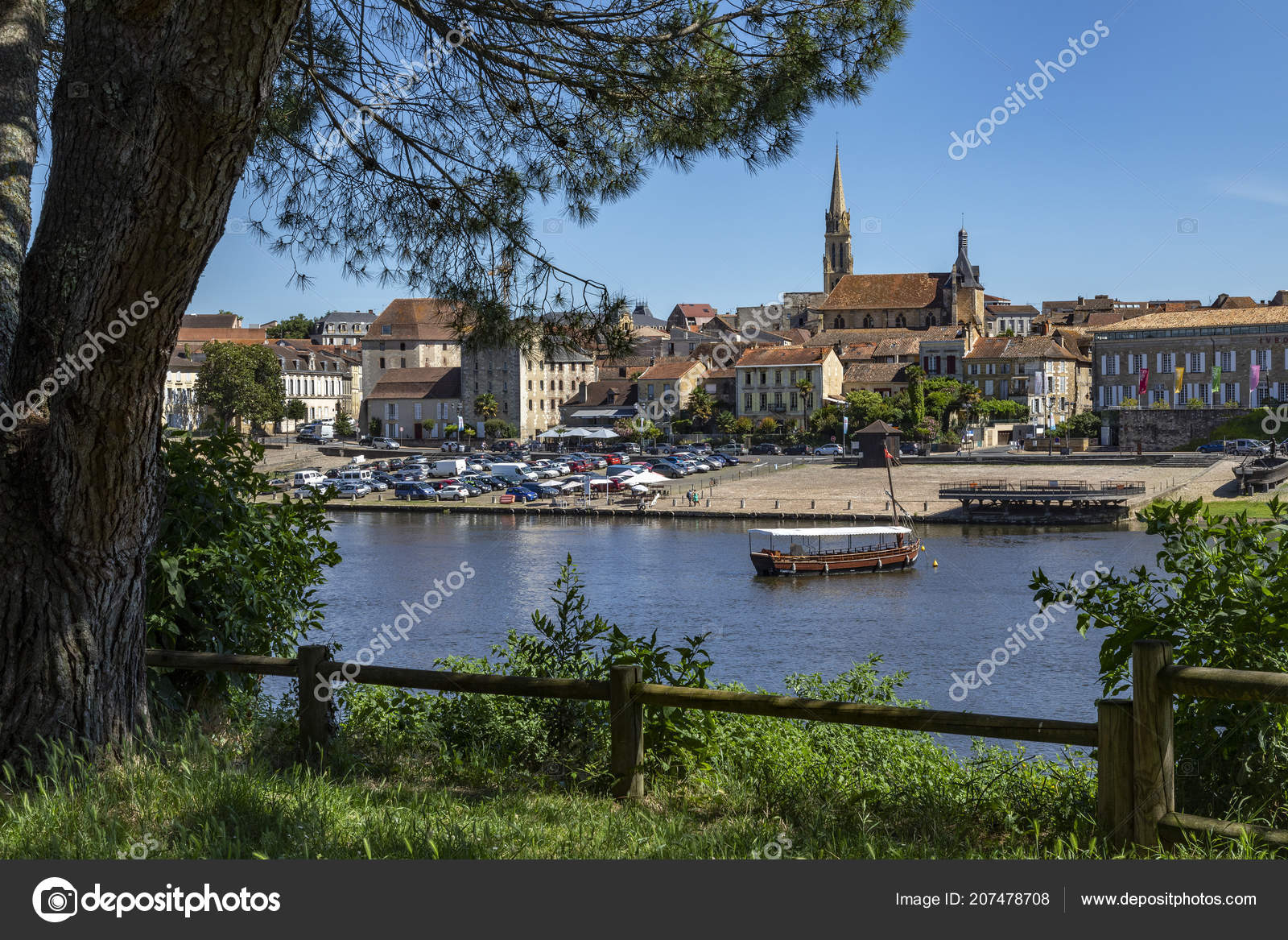 Town Bergerac Dordogne River Nouvelle Aquitaine Region concernant Nouvelle Region France 