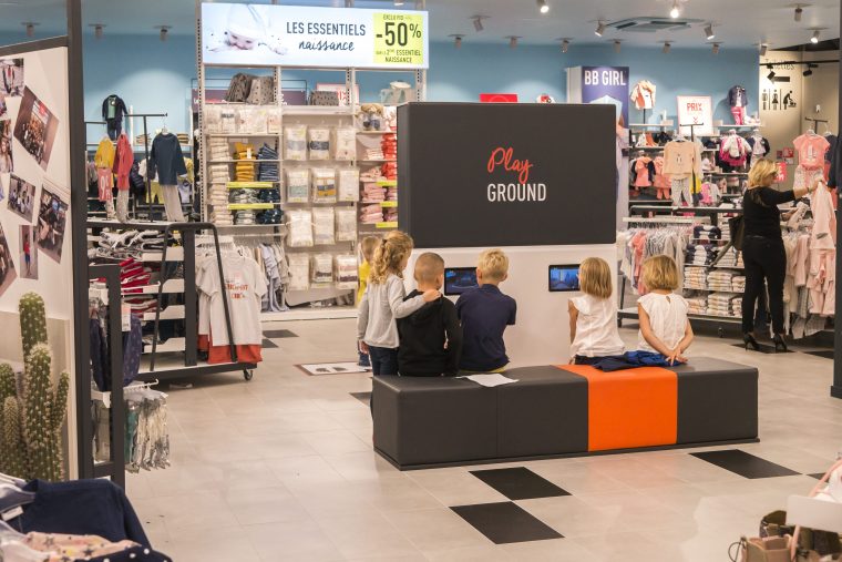 Un Coin Jeux Digitaux Et Innovants Pour Enfants En Magasin pour Jeu Interactif Enfant