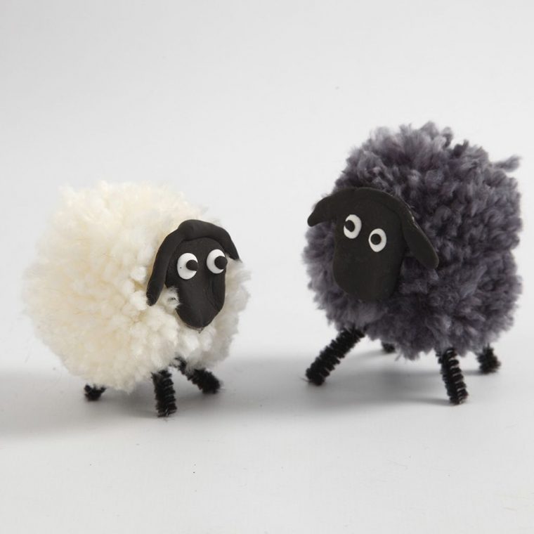 Un Mouton Avec Des Pompons | Diy Instruction pour Photo De Mouton A Imprimer