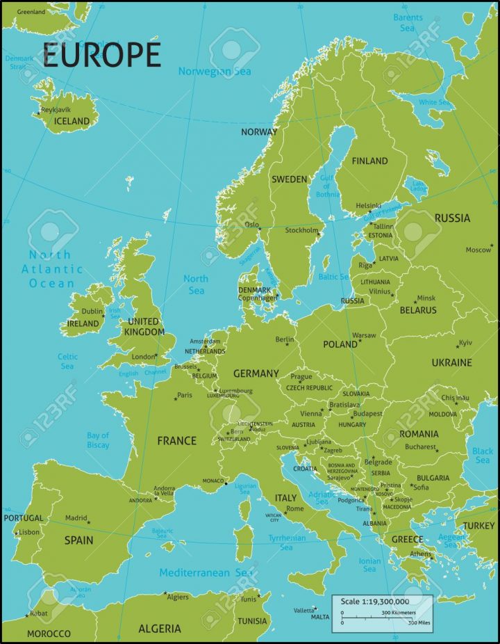 Une Carte De L'europe Avec Tous Les Noms De Pays, Et Les Capitales De Pays.  Organisé Dans La Version De Vecteur Dans Facile D'utiliser Des Couches. à Carte Europe Avec Capitale