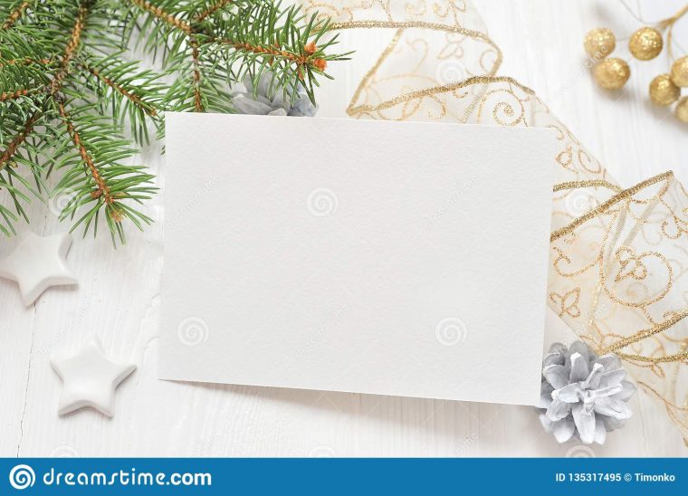 Videz La Feuille De Papier Blanche Sur Un Fond De Noël Blanc serapportantà Papier Lettre De Noel