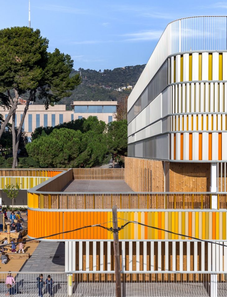 A Barcelona French School Gets A Contemporary Classmate intérieur Addition Maternelle