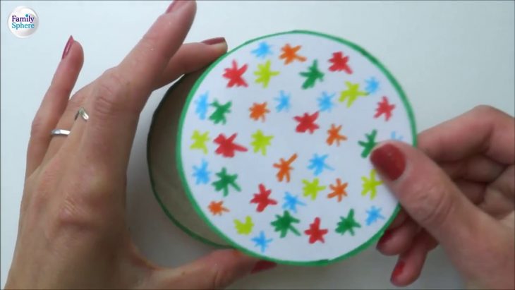 Activité Manuelle Pour Enfants : La Toupie En Carton tout Activité Manuelle Pour Petit