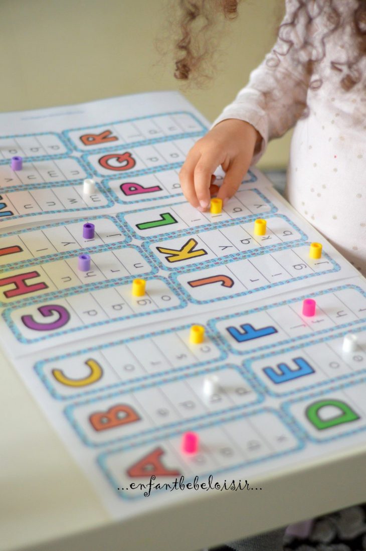 Cartes À Imprimer – Correspondance Capitales Scriptes destiné Activités Sur Les Lettres De L Alphabet En Maternelle