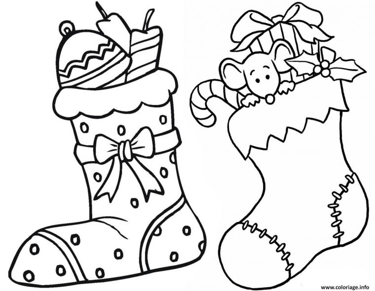 Coloriage Deux Bas De Noel Avec Des Surprises Dessin À destiné Dessin A Colorier De Noel Gratuit A Imprimer