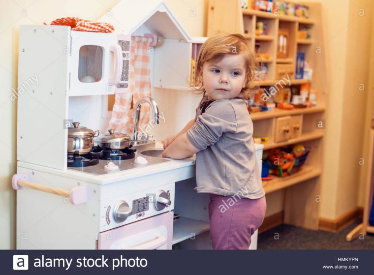 Cuisine Jouet Jeu Bébé Fille Banque D'images, Photo Stock tout Jeux Bebe Fille