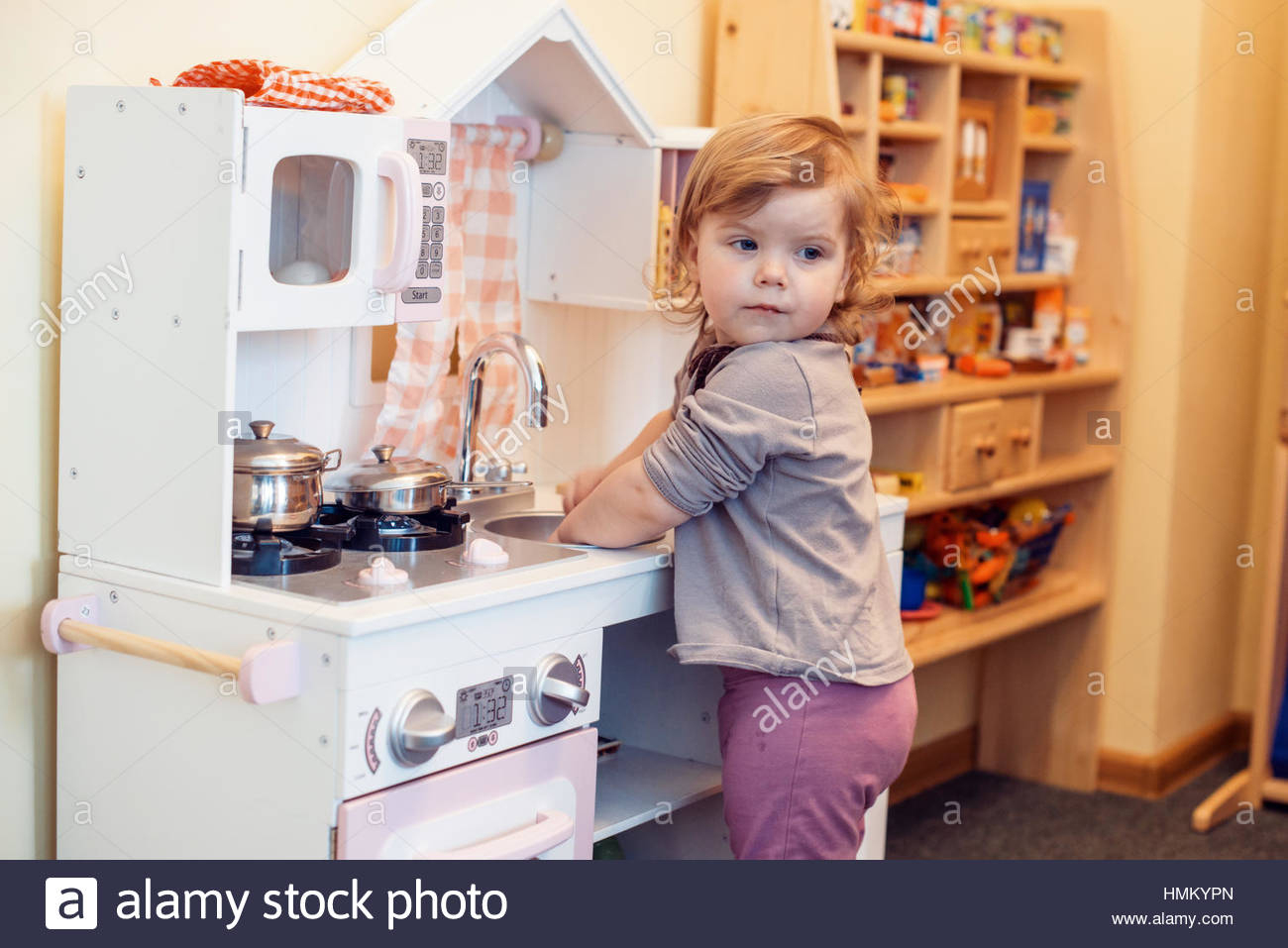 Cuisine Jouet Jeu Bébé Fille Banque D&amp;#039;images, Photo Stock tout Jeux Bebe Fille 