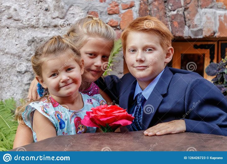 Deux Filles Et Jeux De Garçon Image Stock – Image Du Enfance dedans Jeux Pour Garçon Et Fille