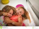 Deux Petites Filles Dans Le Terrain De Jeu Image Stock encequiconcerne Jeux De Deux Fille