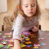 Enfant Jouant Puzzle. Jeu Petite Fille À La Maison serapportantà Jeux De Fille Puzzle