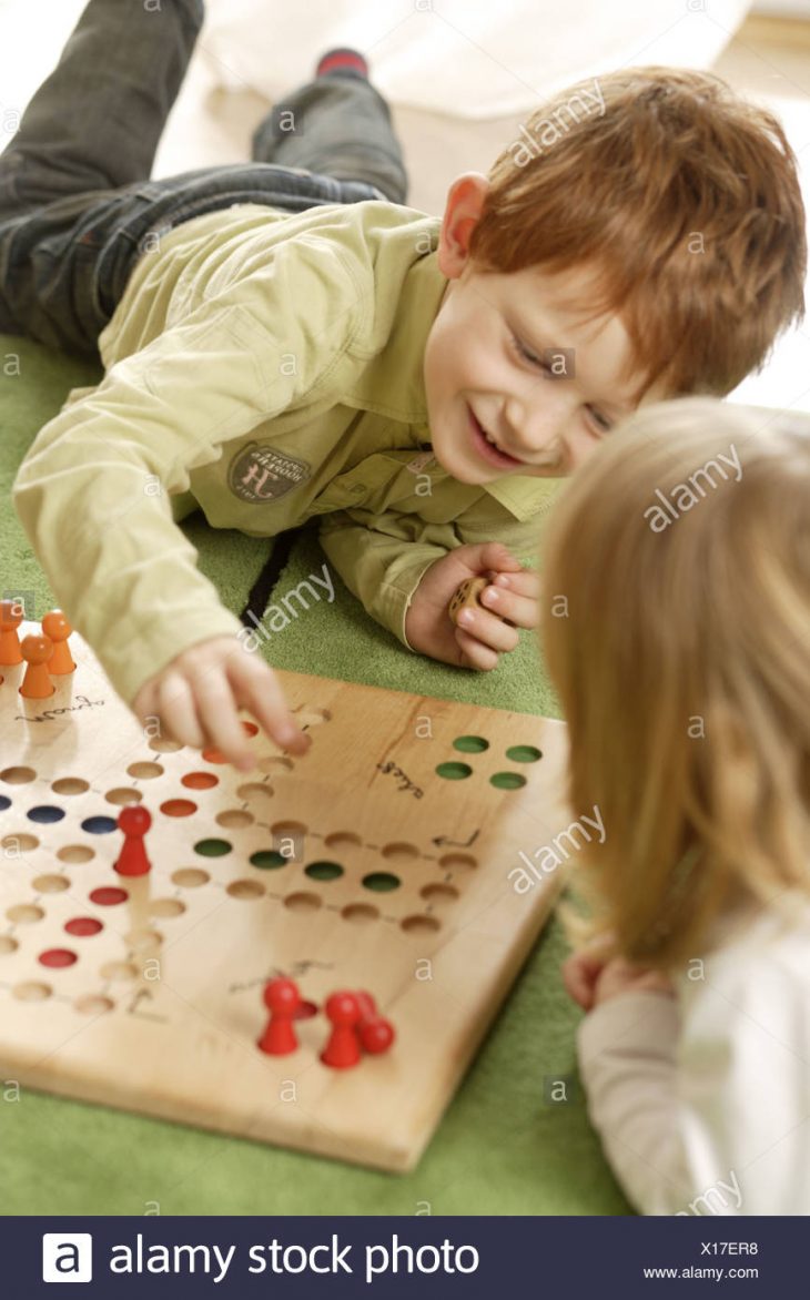 Fille Garçon Ludo Joue Série Détail Personnes Enfants La tout Jeux Pour Garçon Et Fille