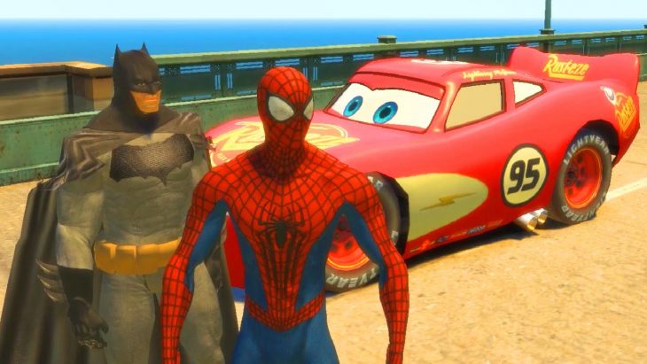 Flash Mcqueen Avec Spiderman & Batman, Flash La Voiture De Course De Disney  Cars / Gameplay Cars 2 avec Jeux De Voiture Avec Feu Rouge