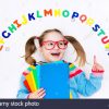 Heureux L'enfant D'âge Préscolaire D'apprendre À Lire Et À concernant Apprendre Les Lettres En Jouant