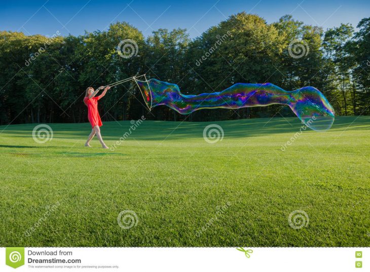 Jeux De Bulles De Savon Image Stock. Image Du Célébration concernant Jeux Des Bulles