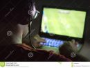 Jouer Des Jeux Vidéo Avec L'ordinateur Portable Le Jeune intérieur Jeux Sur Ordinateur En Ligne