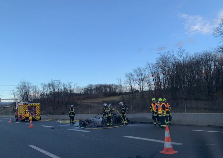 L'arbresle | Une Venturi, Voiture De Sport Rarissime, Prend tout Jeux De Voiture Avec Feu Rouge