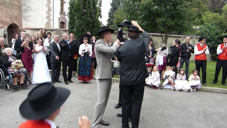 Mariage Luc & Laet (Jeu Des Chapeaux) encequiconcerne Jeu Des Chapeaux