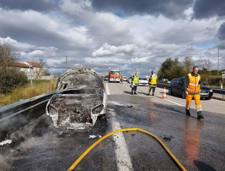 Monistrol-Sur-Loire | Feu De Voiture Sur La Rn88 À Monistrol à Jeux De Voiture Avec Feu Rouge