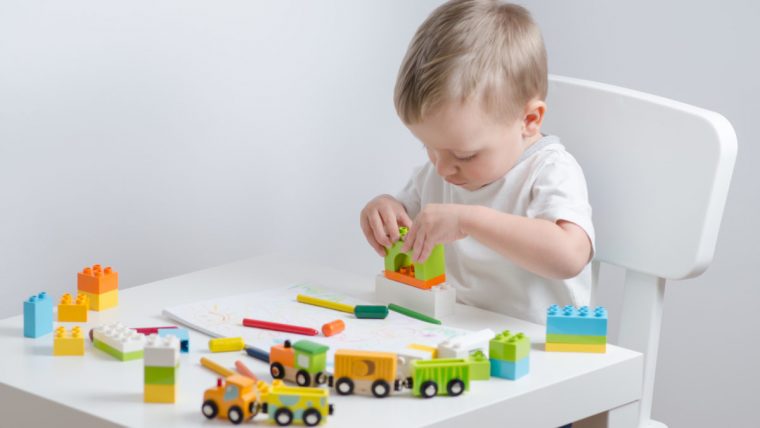 Motricité Jeux Et Jouets, Idées Cadeaux Pour Enfant De 12 dedans Jeux D Eveil Bébé 2 Mois