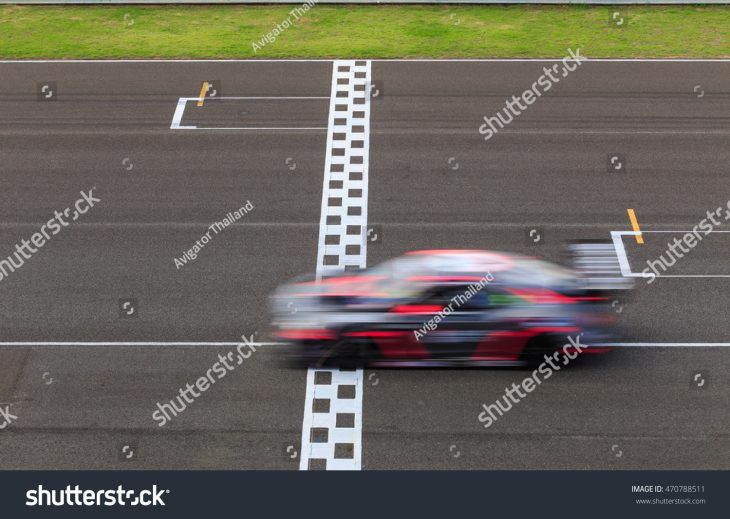 Photo De Stock De Voiture De Course Traversant La Ligne concernant Course Voiture En Ligne