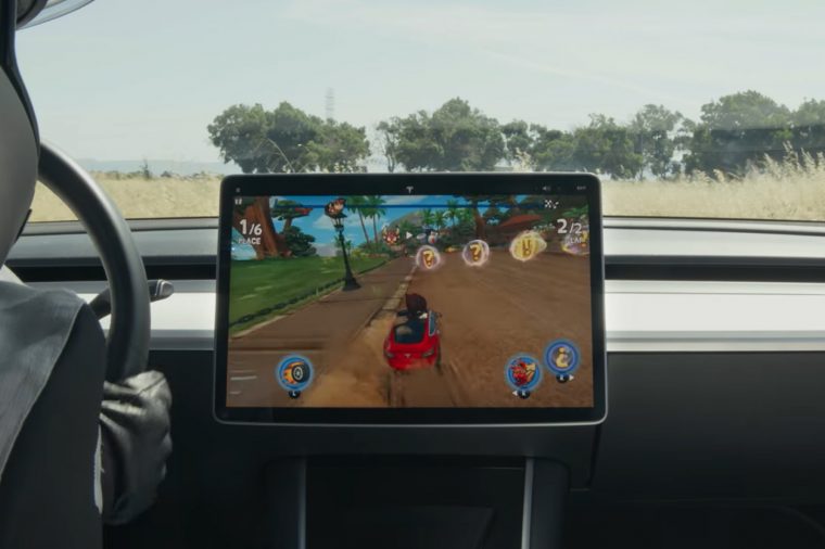 Tesla Arcade : Pour Transformer Votre Voiture En Borne De pour Jeux De Voiture Qui Joue À 2