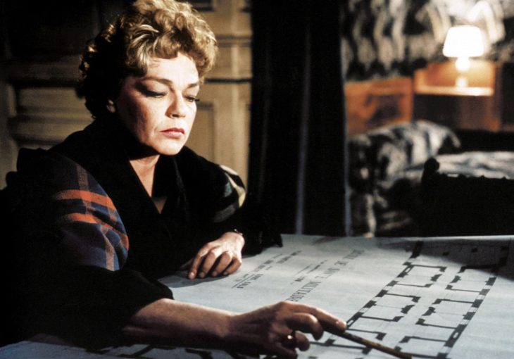 Tv : Ce Soir, On Résiste Aux Côtés De Simone Signoret Dans encequiconcerne Quiz Des Ombres