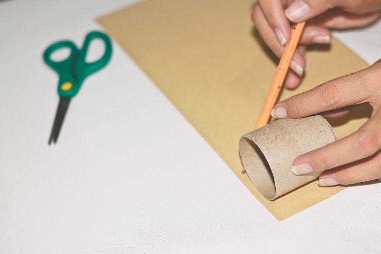 Une Activité Créative Diy Pour Noël | Livres Personnalisés serapportantà Activité De Noel Maternelle