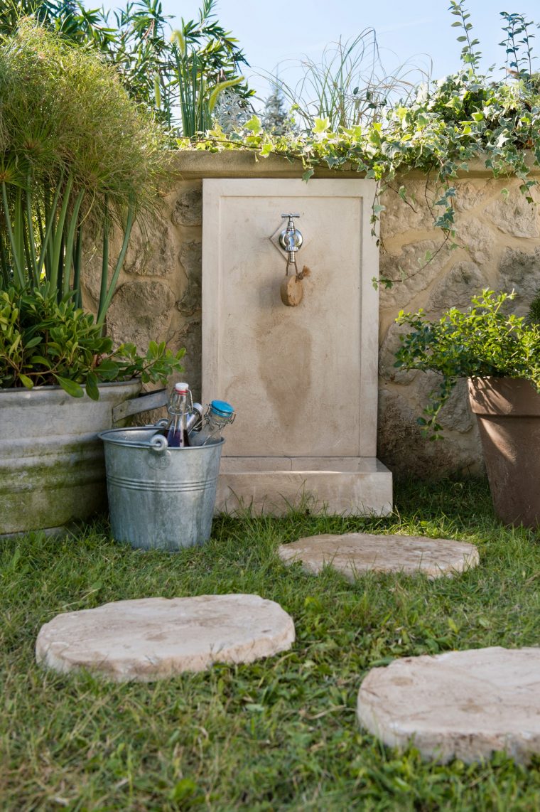 fontaine pierre jardin