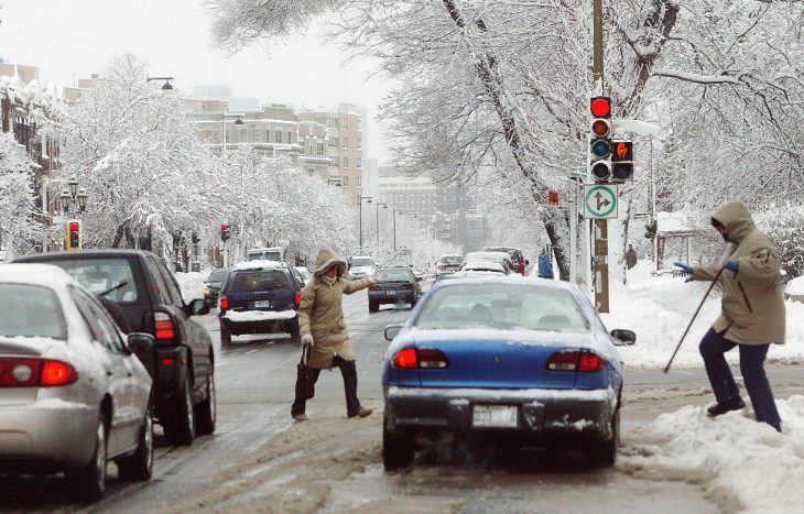 Virage À Droite Au Feu Rouge Permis À Montréal Ou Interdit concernant Jeux De Voiture Avec Feu Rouge