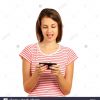 Young Brunette Woman En Utilisant Son Téléphone Portable encequiconcerne Jeux De Fille De Telephone