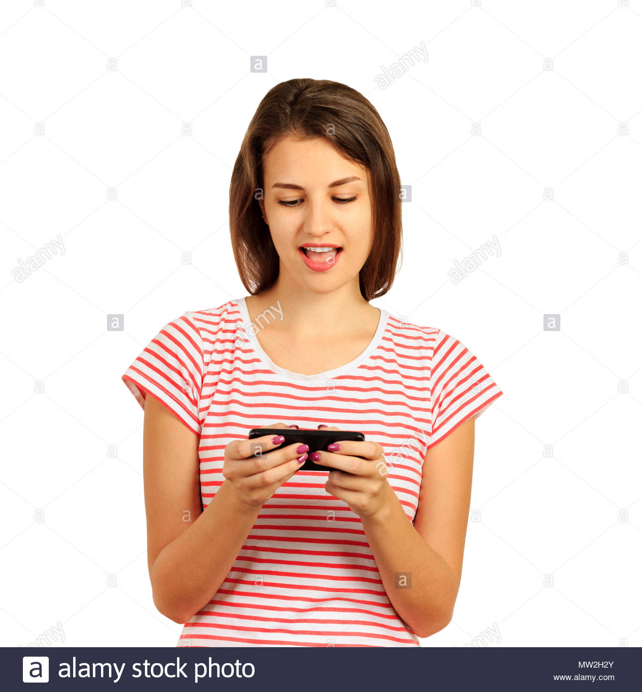 Young Brunette Woman En Utilisant Son Téléphone Portable encequiconcerne Jeux De Fille De Telephone 